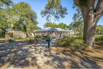 23 8th St, Apalachicola, FL 32320 - Photo 2