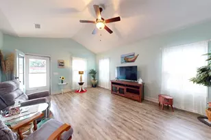 105 Saunders Cir, Port Saint Joe, FL 32456 - Photo 2