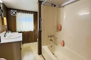 214 4th St, Apalachicola, FL 32320 - Photo 10