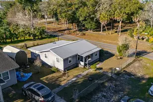 214 4th St, Apalachicola, FL 32320 - Photo 2