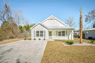 111 11th St, Apalachicola, FL 32320 - Photo 26