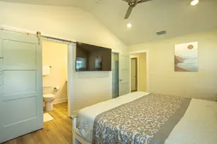 111 11th St, Apalachicola, FL 32320 - Photo 18