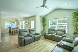 111 11th St, Apalachicola, FL 32320 - Photo 4