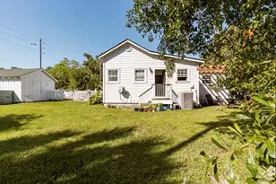 130 14th St, Apalachicola, FL 32320 - Photo 10