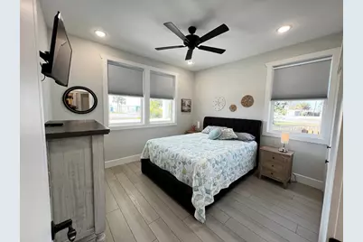 528 N 15th St, Mexico Beach, FL 32456 - Photo 4