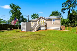 10 Bayview Dr, Apalachicola, FL 32320 - Photo 2