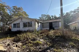 110 SE 10th St, Carrabelle, FL 32322 - Photo 1