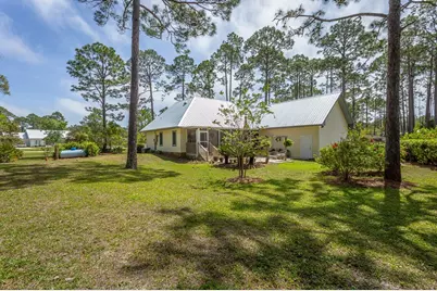 301 Sweet Bay Cir, Eastpoint, FL 32328 - Photo 4