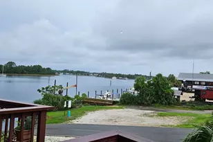 401 St James Ave, Carrabelle, FL 32322 - Photo 2