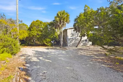 909 W Gulf Beach Dr, Saint George Island, FL 32328 - Photo 2