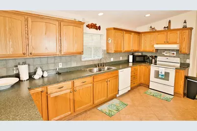 848 W Bay Shore Dr, Saint George Island, FL 32328 - Photo 16