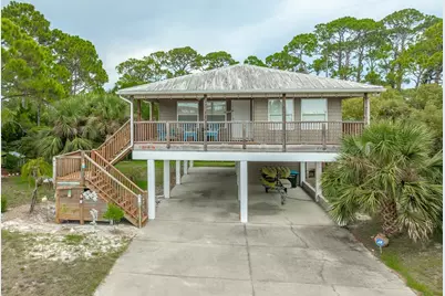 848 W Bay Shore Dr, Saint George Island, FL 32328 - Photo 2