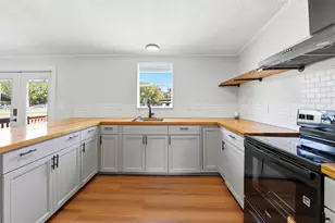 44 Jefferson St, Eastpoint, FL 32328 - Photo 22