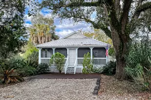 121 5th St, Apalachicola, FL 32320 - Photo 6