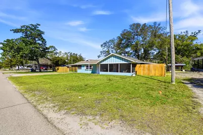 1012 NW Ave C, Carrabelle, FL 32322 - Photo 2