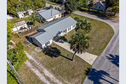 141 Ave D, Apalachicola, FL 32320 - Photo 1