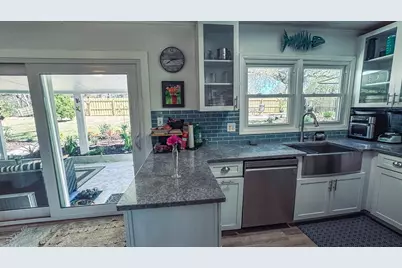 706 SE 7th St, Carrabelle, FL 32322 - Photo 14