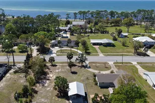 1607 Monument Ave, Port Saint Joe, FL 32456 - Photo 2