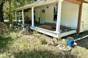 87 Martin Luther King Jr Blvd, Apalachicola, FL 32320 - Photo 2