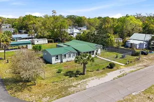 212 NW Ave C, Carrabelle, FL 32322 - Photo 2