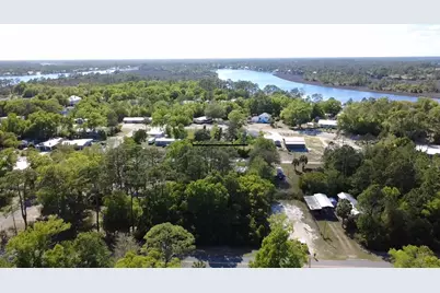 9 NW 9th St, Carrabelle, FL 32322 - Photo 1