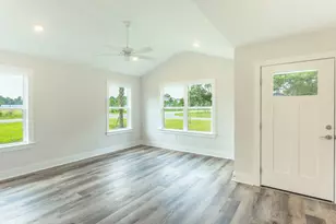 215 15th St, Apalachicola, FL 32320 - Photo 10