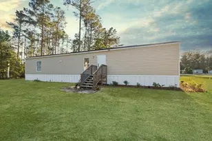 138 Maple Ave, Wewahitchka, FL 32465 - Photo 2