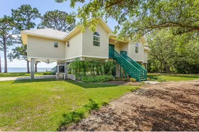 79 S Bay Shore Dr, Eastpoint, FL 32328 - Photo 2