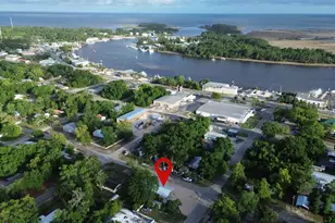 812 N W Ave C, Carrabelle, FL 32322 - Photo 2