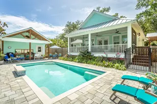 121 14th St, Apalachicola, FL 32320 - Photo 2