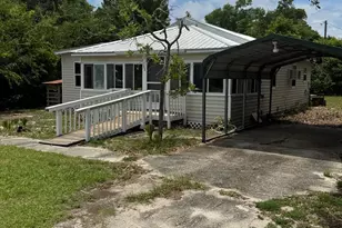 505 NW 3rd St, Carrabelle, FL 32322 - Photo 2