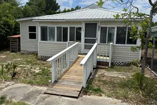 505 NW 3rd St, Carrabelle, FL 32322 - Photo 4