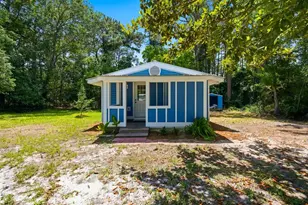 1209 NE 1st St, Carrabelle, FL 32322 - Photo 1