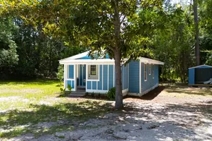 1209 NE 1st St, Carrabelle, FL 32322 - Photo 4