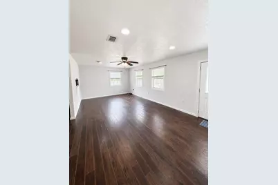 205 Riverview Dr, Wewahitchka, FL 32465 - Photo 2