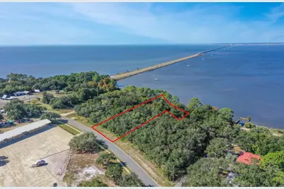 29 N Bay Shore Dr, Eastpoint, FL 32328 - Photo 2