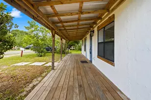 302 NW 9th St, Carrabelle, FL 32322 - Photo 8