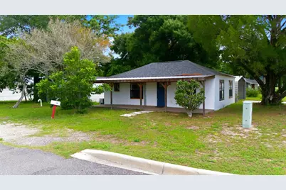 302 NW 9th St, Carrabelle, FL 32322 - Photo 2