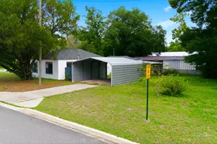 302 NW 9th St, Carrabelle, FL 32322 - Photo 4