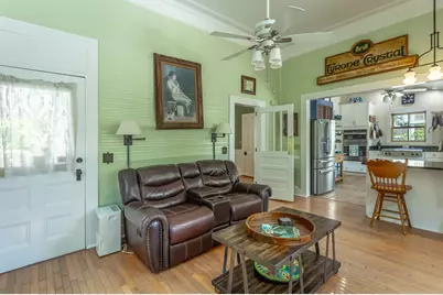 111 4th St, Apalachicola, FL 32320 - Photo 10