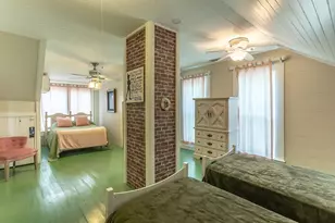 111 4th St, Apalachicola, FL 32320 - Photo 34
