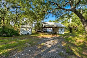 1 Lunsford Ln, Eastpoint, FL 32328 - Photo 4