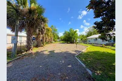 473 Dolphin St, Port Saint Joe, FL 32456 - Photo 2