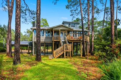 203 N Bay Shore Dr, Eastpoint, FL 32328 - Photo 2