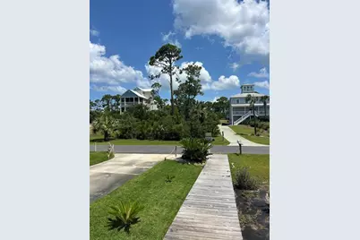 109 W Seascape Dr, Port Saint Joe, FL 32456 - Photo 2