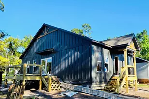 610 W 10th St, Carrabelle, FL 32322 - Photo 4