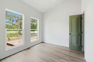 610 W 10th St, Carrabelle, FL 32322 - Photo 12