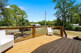 610 W 10th St, Carrabelle, FL 32322 - Photo 24