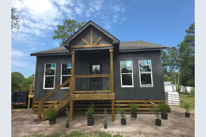 610 W 10th St, Carrabelle, FL 32322 - Photo 1