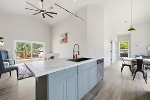 610 W 10th St, Carrabelle, FL 32322 - Photo 8
